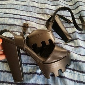 Black platform chunky heels